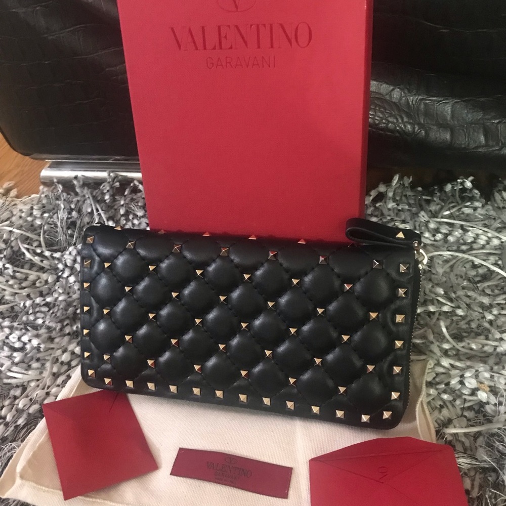 Valentino Garavani rockstud zip around wallet